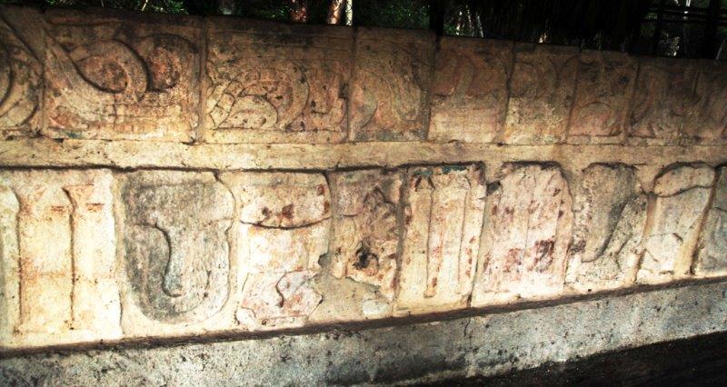 Chich�n Itz� - The Temple of the Big Tables by Dorothy and Bill Bell