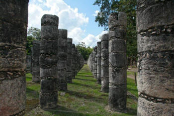 Chich�n Itz� - The Plaza of a Thousand Columns by Dorothy and Bill Bell