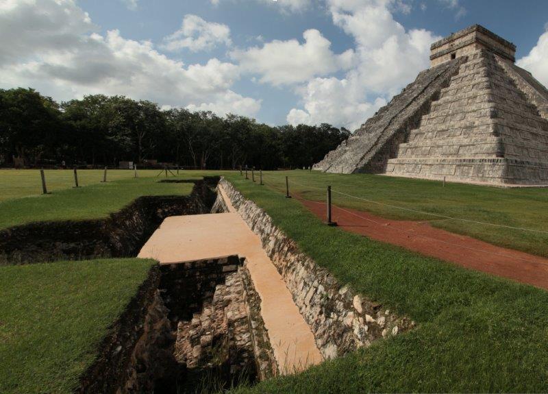 Chich�n Itz� - El Castillo by Dorothy and Bill Bell