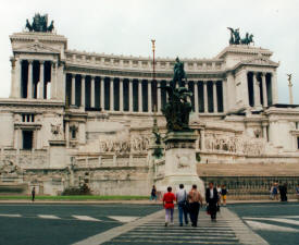 Oblisvious to the roman grandeur More Italy - Rome, Florence, Venice,  Ancient Roman towns ...photography by Bill Bell